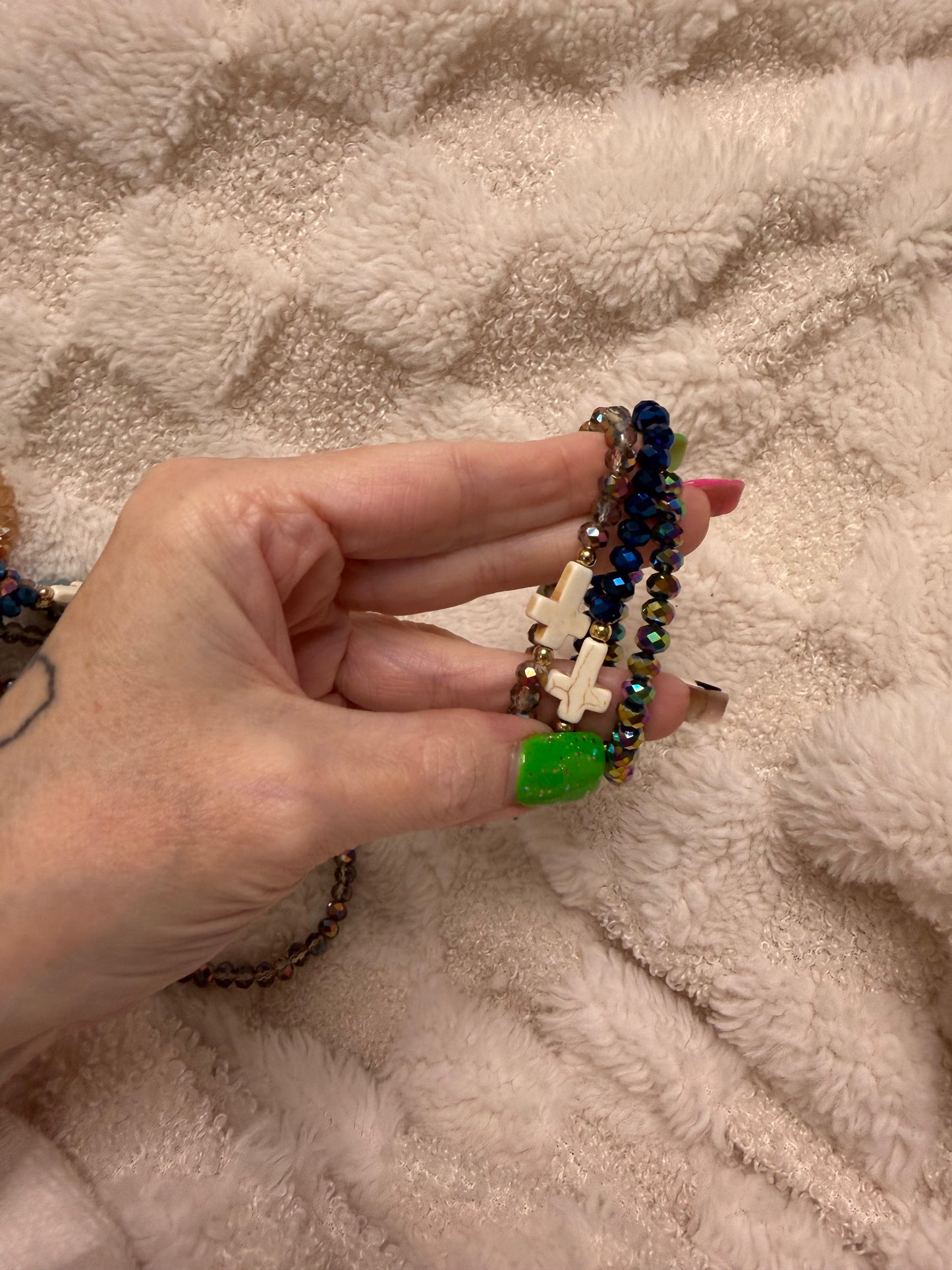 Resin Beaded Stretch Cross Bracelet